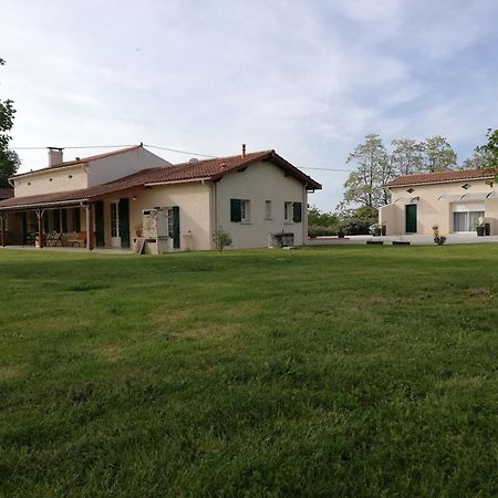 Bed and Breakfast La Mancine Laulan Jau-Dignac-et-Loirac Exterior foto